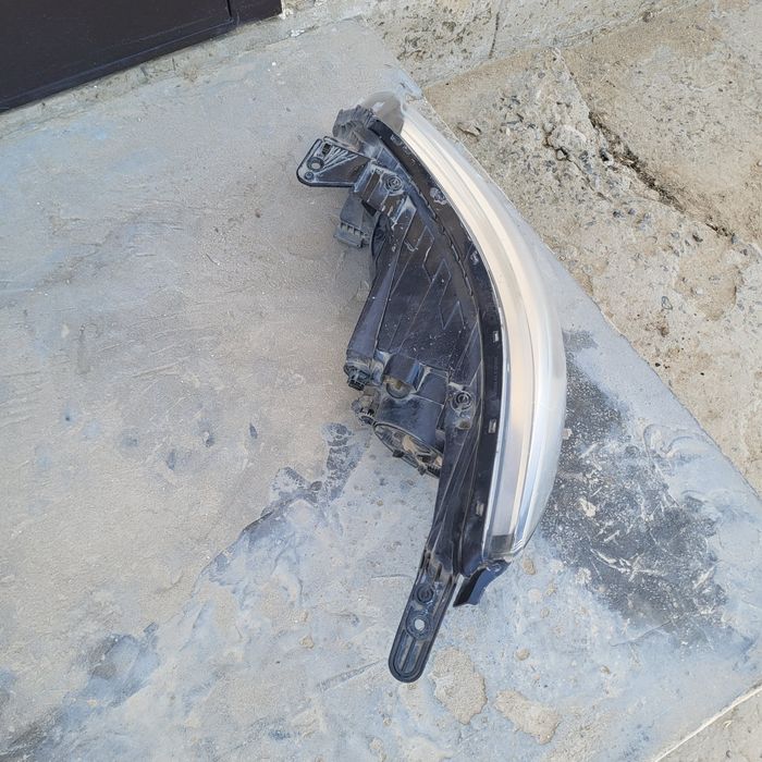 Киа рио передни фар . год 2015