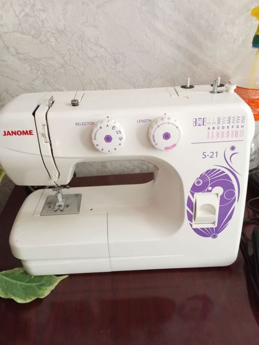 Швейная машина Janome