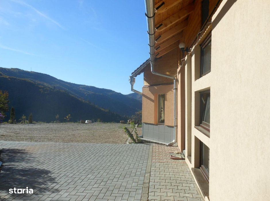 Complex turistic în Munții Apuseni–3 clădiri, 10 camere, teren 3740 mp