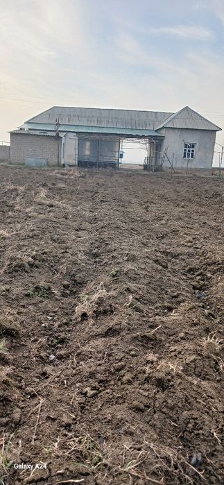 Uy uchastka 4xonalik 1ta oshxona