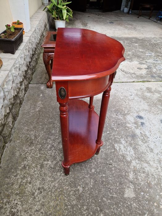 Прекрасна антикварна английска конзолна масичка