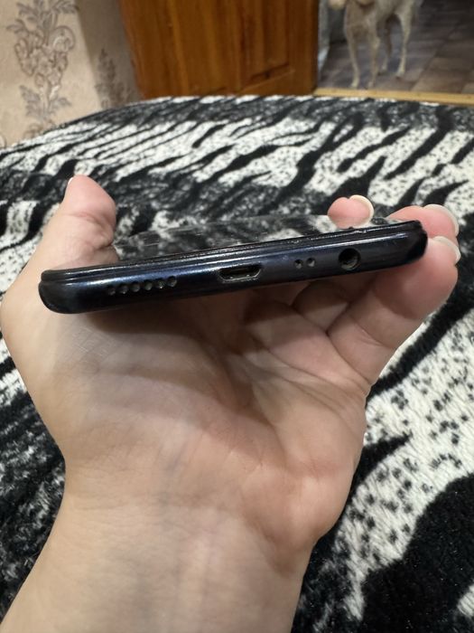 OPPO A5s (модель CPH1909).