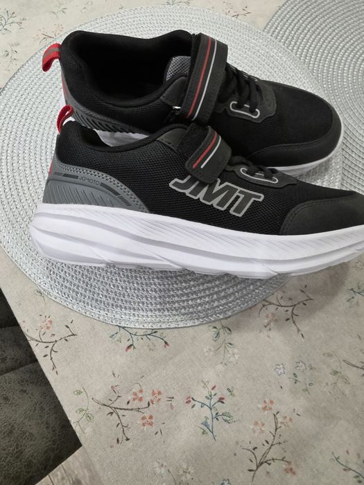 Кроссовки для мальчика!!