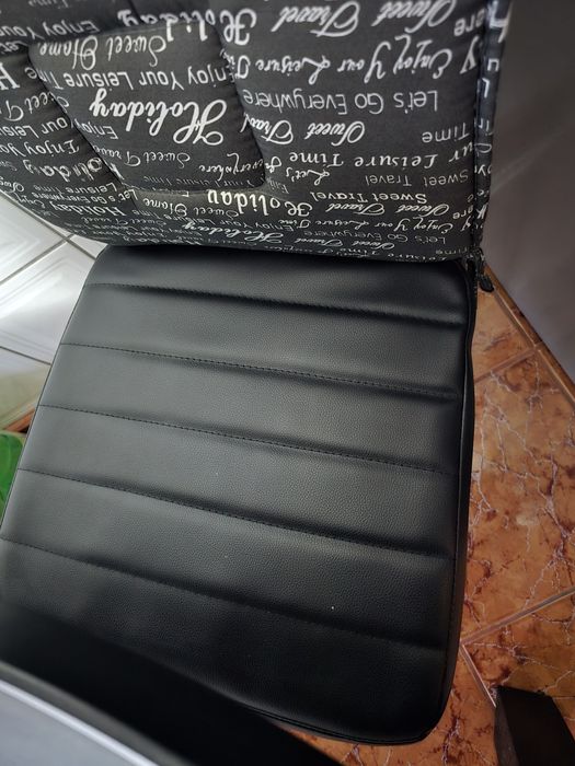 Masa rotunda cu 4 scaune