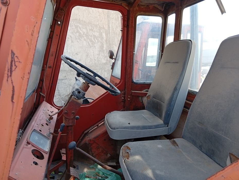 Трактор Т-16 на ходу