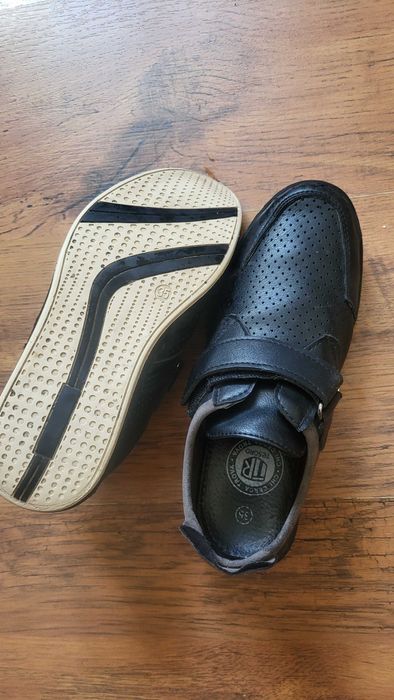 Продаю туфли для мальчика 35 размер