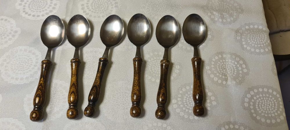 Set tacamuri  maner de lemn