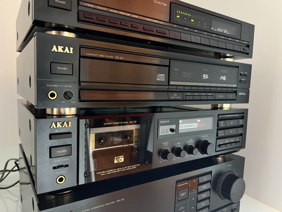 Linie Akai deck GX-32, amplificator AM-32, CD-32, tuner AT-52