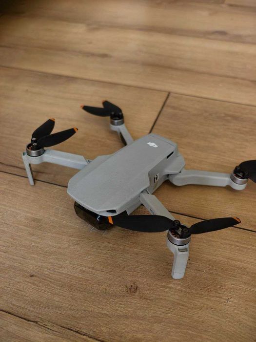 Дрон DJI Mini SE