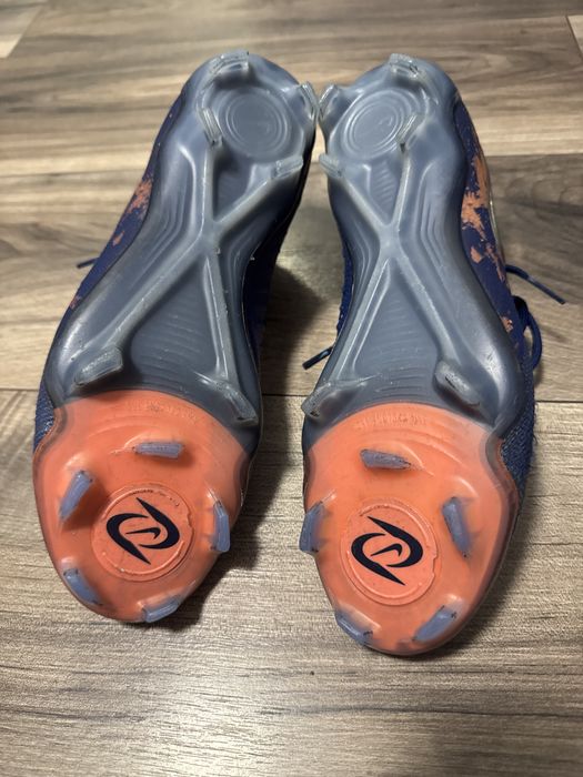 Vand ghete de fotbal Nike   Phantom
