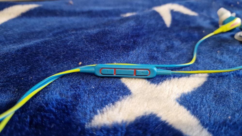 Vând căști audio bose cu fir