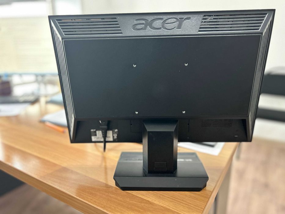 Монитор б/у в отличном состоянии Acer
