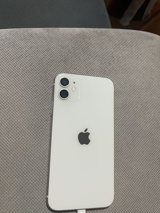 Iphone 11 64 GB, 93% спукано стъкло