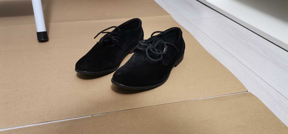 Pantofi negrii piele