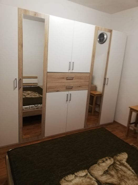 Inchiriez apartament 2 camere Sighisoara utilat si mobilat ,str garoafelor disponibil din data 5-10 su se accepta animale de companie ap 8