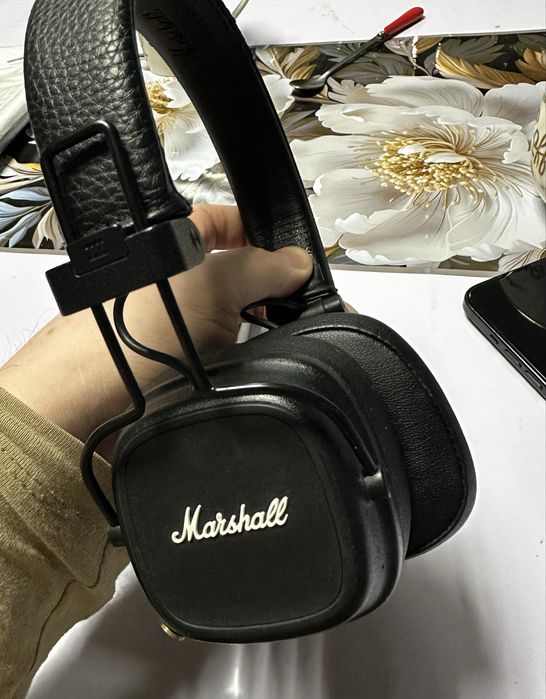 Iphone 15 128 gb / Оригинал Marshall Major 4