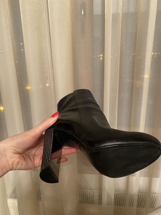 Botine cu toc Guess de piele naturala