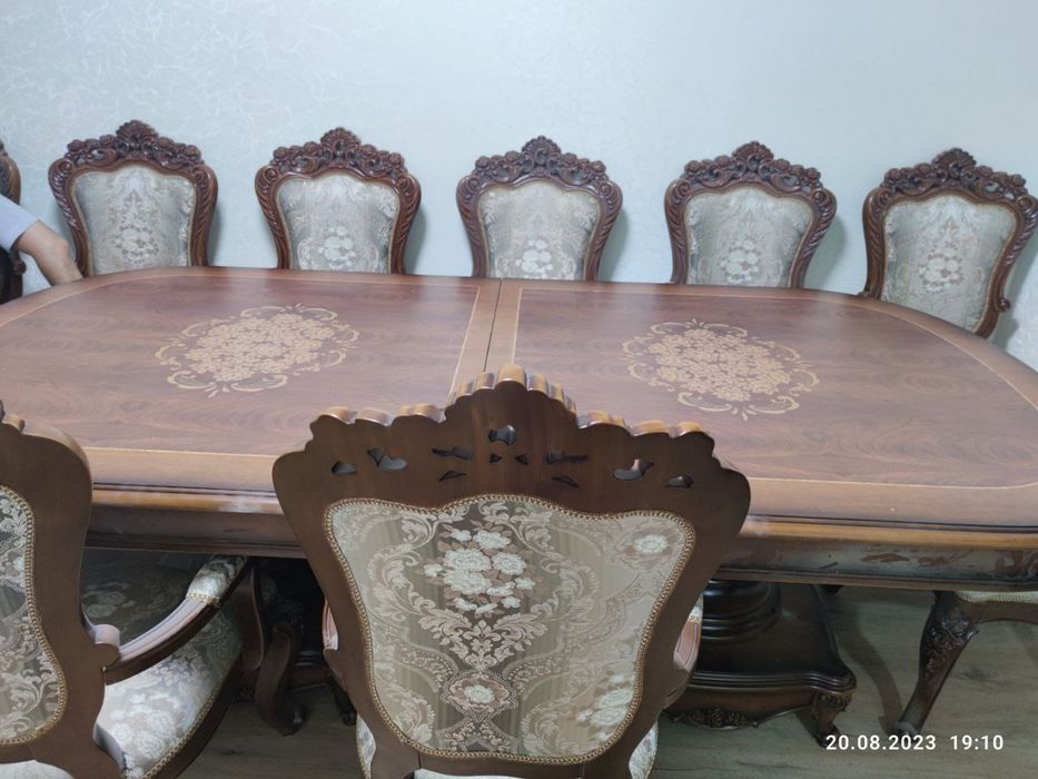 Продам стол и стулья