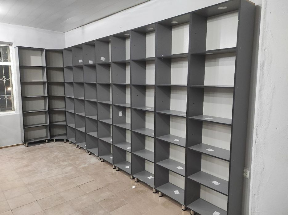 Полки стелажжи ветрины островки для магазинов и аптек.