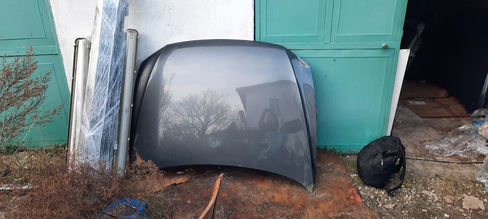 Преден капак фолксваген б8.