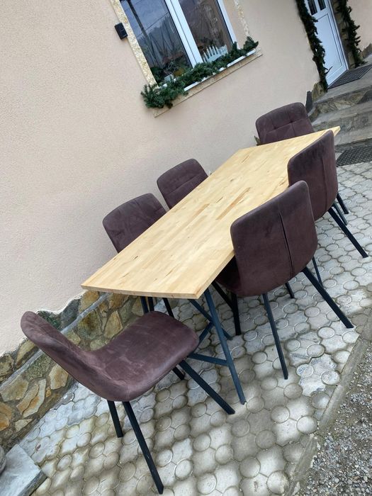 Masă din lemn cu 6 scaune