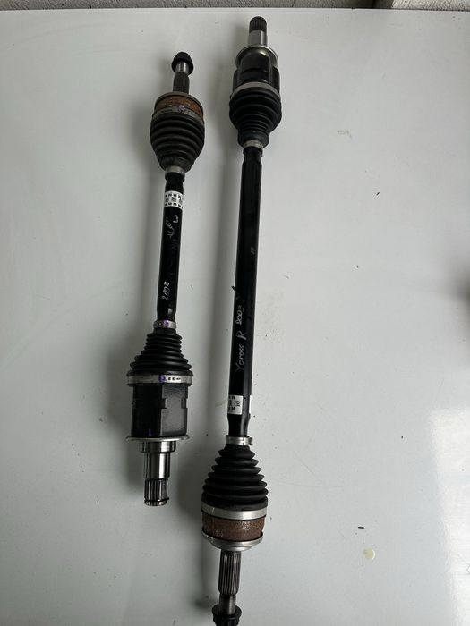 Полуоска Toyota Yaris Cross 20-25г