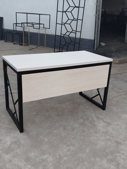 Рабочий стол из лофта