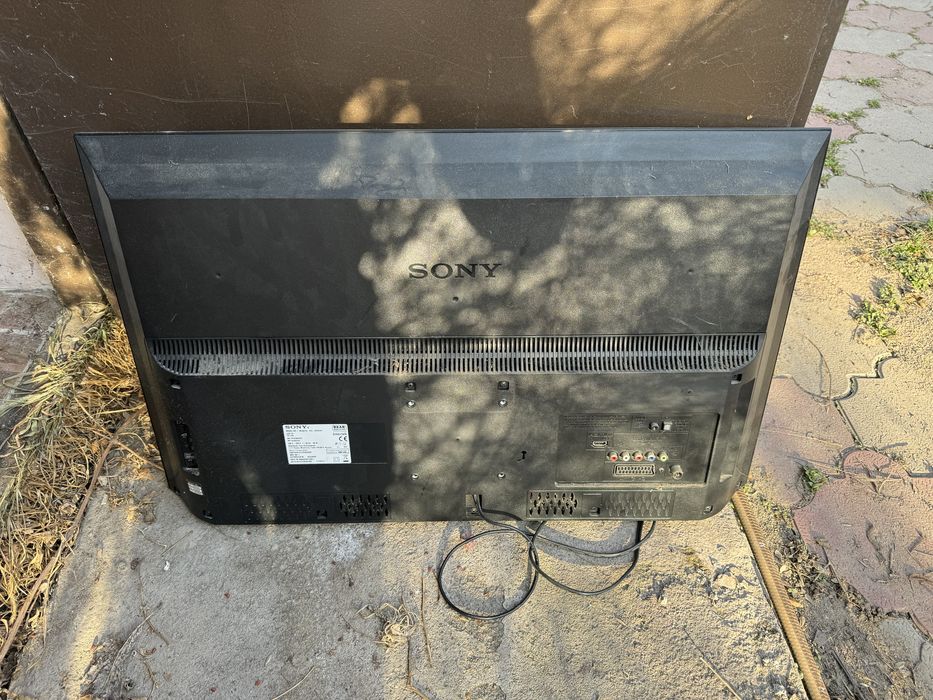 Телевизор Sony рабочий, разбит экран
