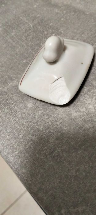 Продавам порцеланови кутии за подправки