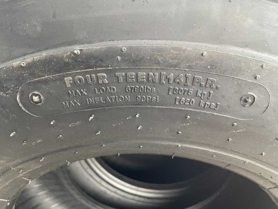 Cauciucuri noi 12-16.5 Profil asfalt Anvelope de BOBCAT incarcator