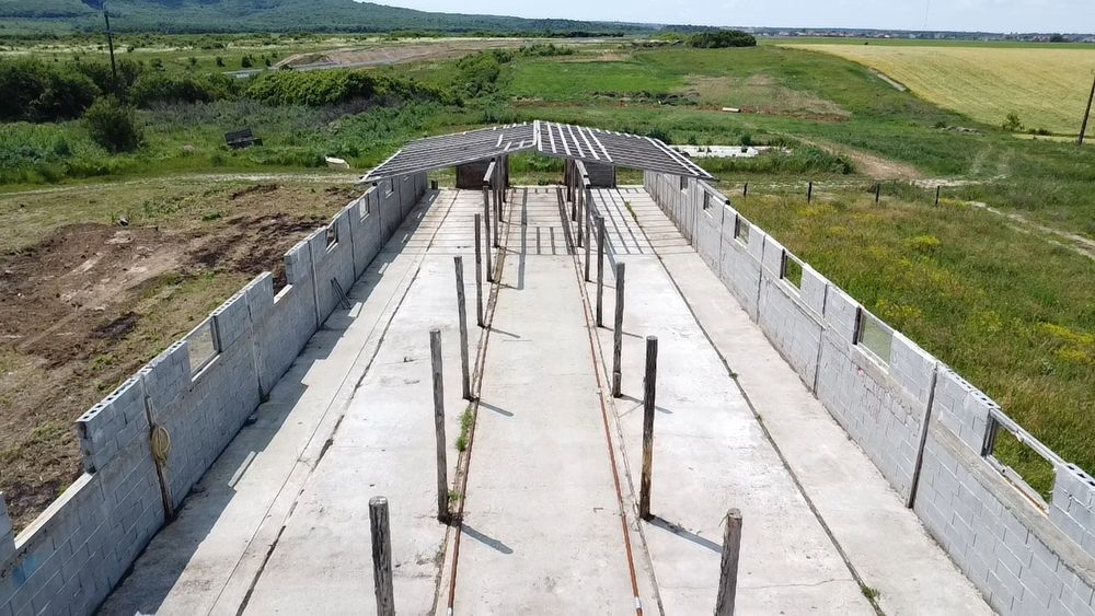 Teren  1483 mp+ costructie383 mp la 5 km de Oradea la drum  centură