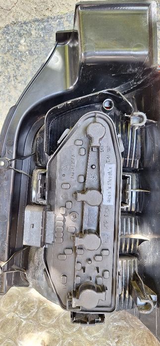 Продавам стопове за Бус VW.T5 и става  2003 г 2014г модел Facelif