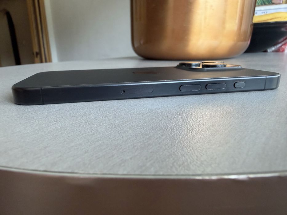 Iphone 15 pro 128GB+подарък чисто нов powebank