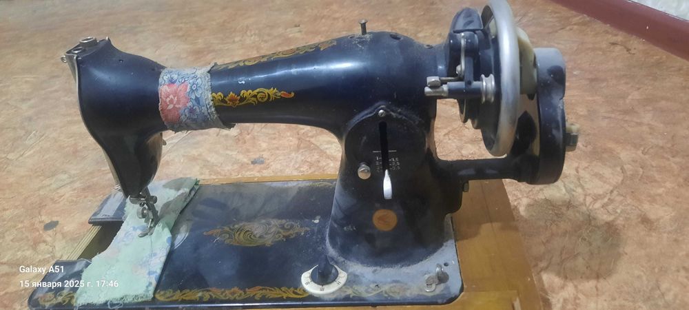 Швейная машина старая