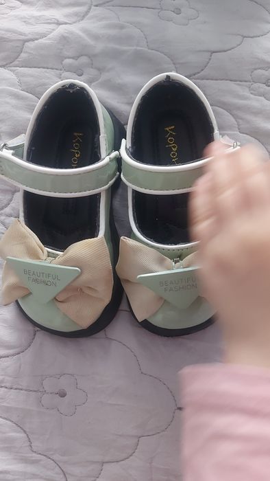 Продам детскую обувь