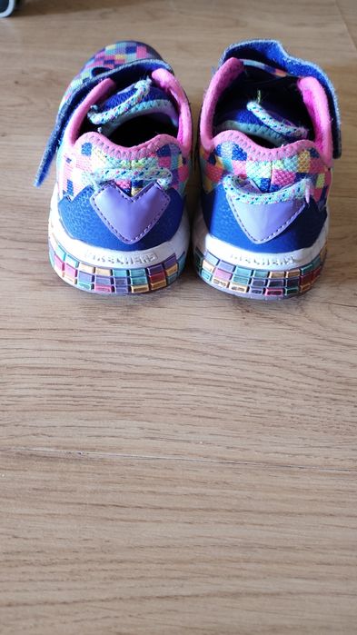 Кроссовки на девочку