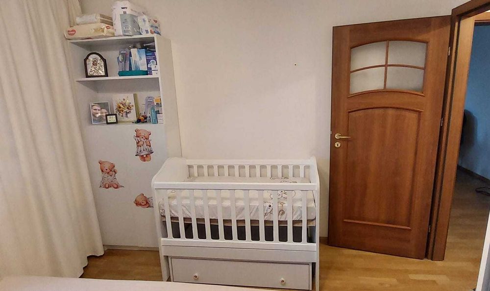Patut bebe cu balansoar si sertar pentru depozitare. Transport inclus!