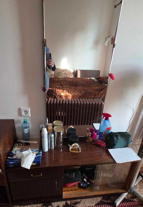 Тоалетка с голямо огледало