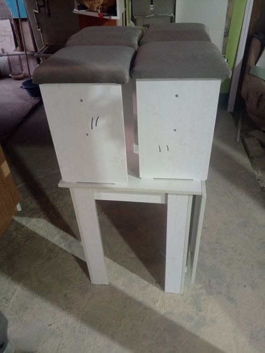 Продам кухонный стол.