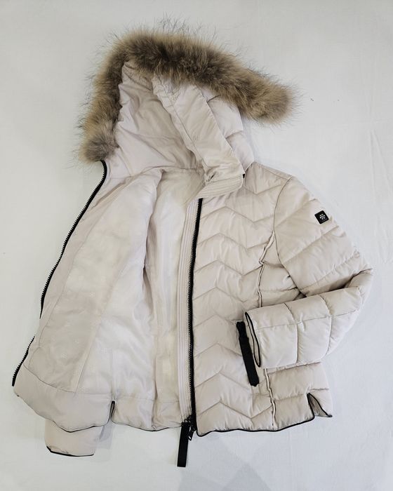 Дамско яке в цвят шампанско с естествен пух на качулката