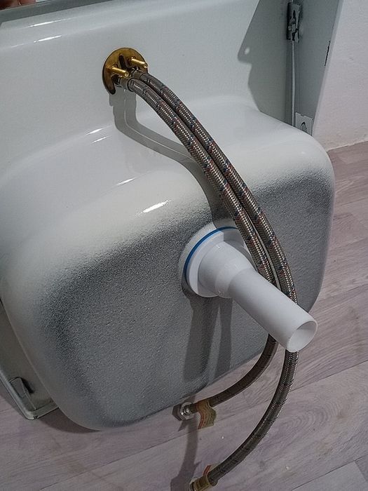 Раковина со смесителей