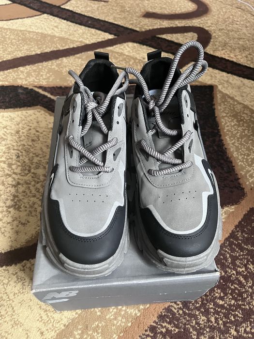 Новые крассовки 42 размера