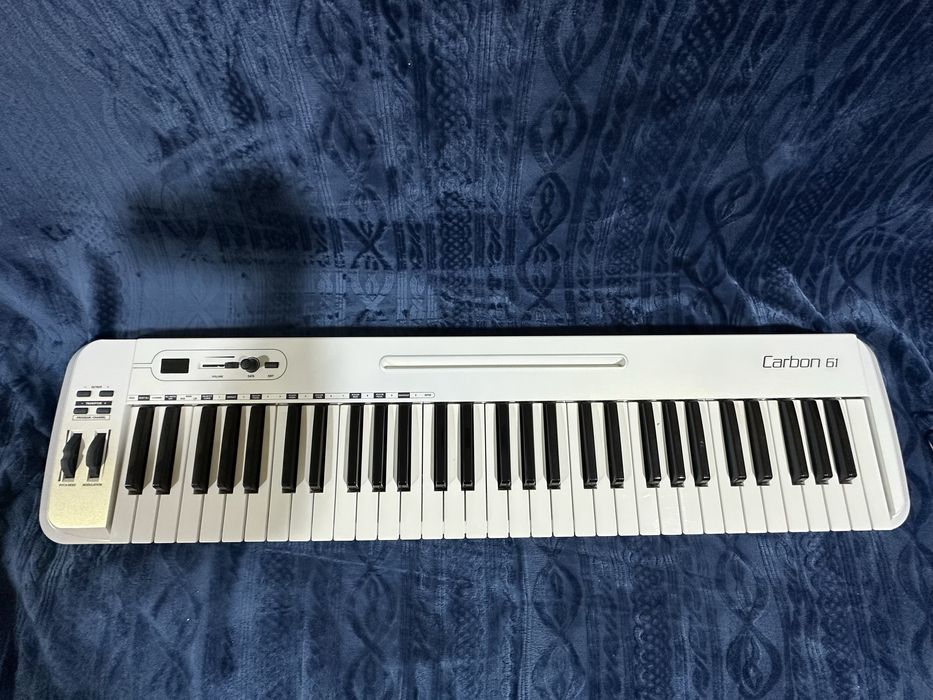 Миди клавиатура Carbon 61 по дешевой цене