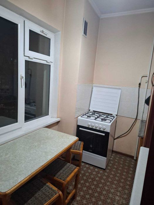 Сдается в аренду 1 ная  комнатная квартира на 3м этаже( юнусабад).