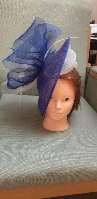 Fpalarie ,fascinator pentru nunți alb cu albastru