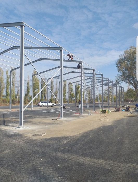 Vând hală metalică 12x 30x4,5 m plus  10x30 containere șantier locui