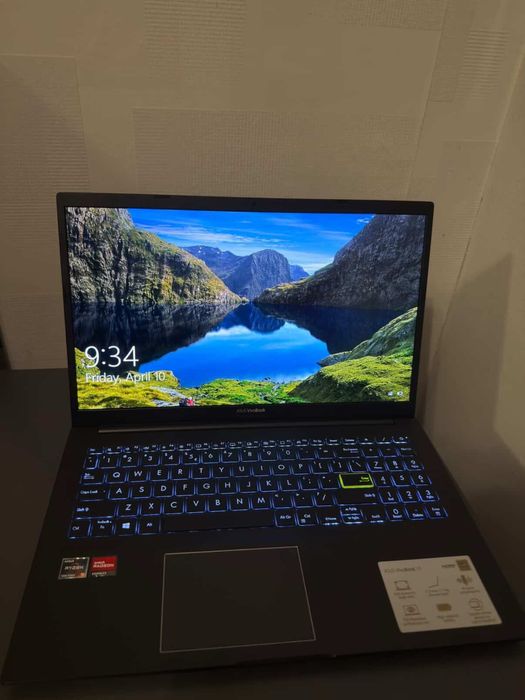 ASUS VivoBook 15 / Ryzen 5 5500U / 8GB / 256GB SSD / 1.7kg / Premium Features