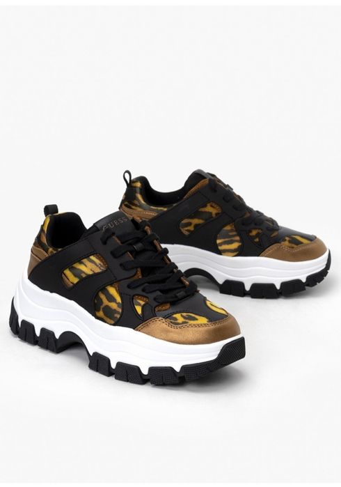 Guess оригинални сникърси.