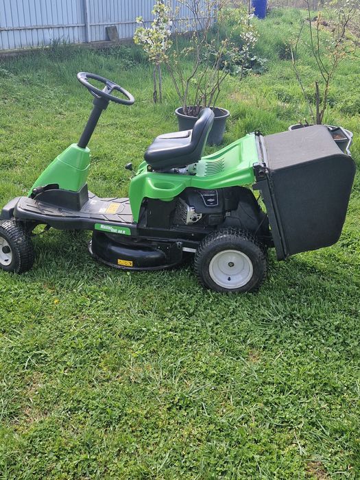 Tracroras tuns iarba, gazon