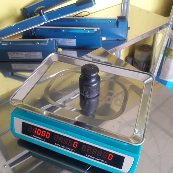 Весы  торговые настольные.